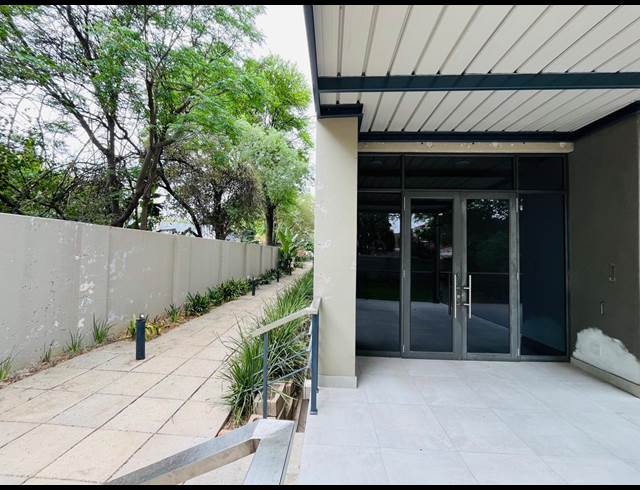 631M² OFFICE TO LET IN FOURWAYS
