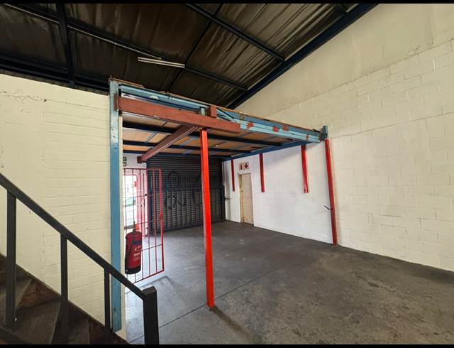 200M² WAREHOUSE TO LET IN EASTLEIGH
