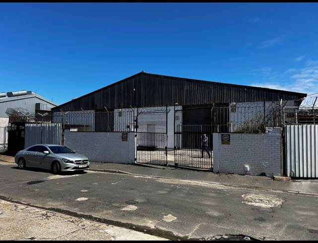 760M² WAREHOUSE RENTED IN BEACONVALE