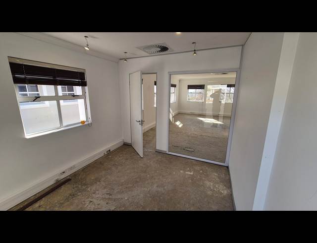 148M² OFFICE TO LET IN WESTLAKE