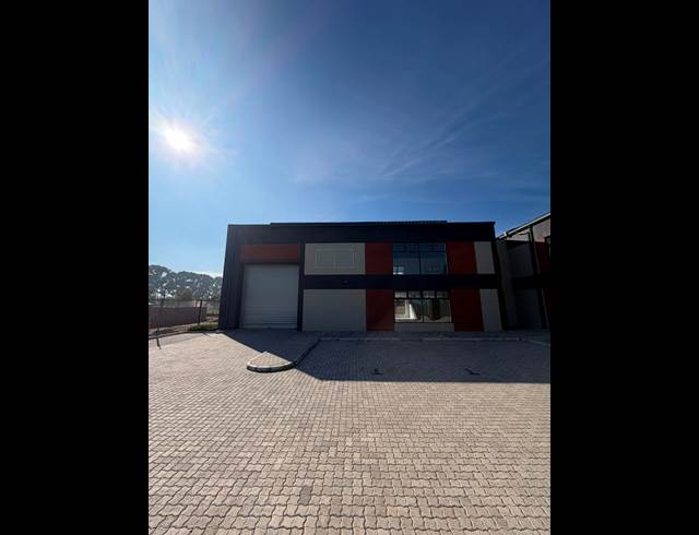 866M² WAREHOUSE TO LET IN FISANTEKRAAL INDUSTRIAL