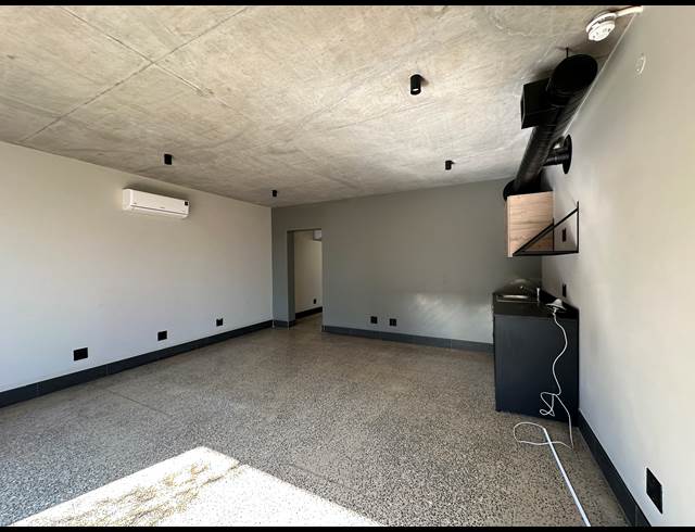 146M² OFFICE TO LET IN ROOIHUISKRAAL NORTH