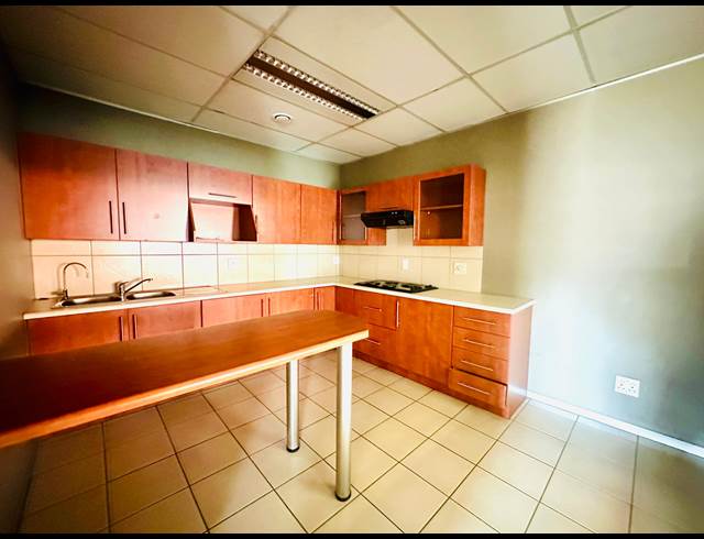 406.63M² OFFICE TO LET IN WOODMEAD