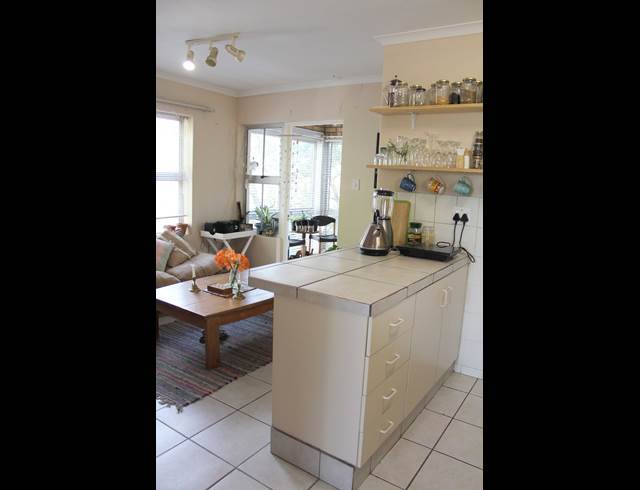 2 bed property to rent in LA COLLINE