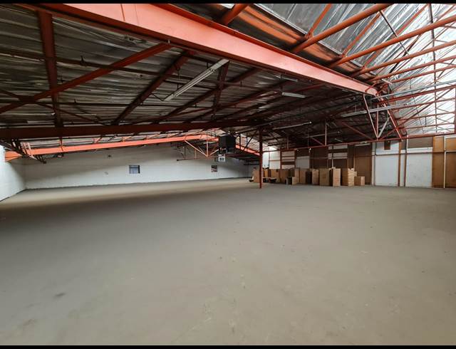 900M² STORAGE UNIT TO LET IN CLEVELAND