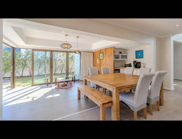 6 BEDROOM HOUSE TO LET IN BIG BAY