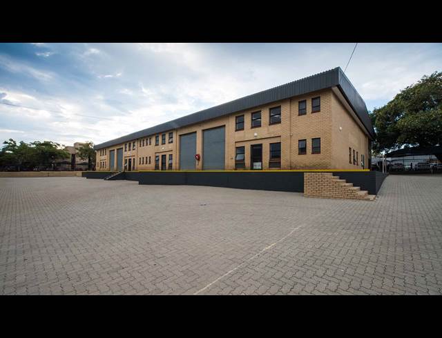 1,678M² WAREHOUSE TO LET IN RANDJESPARK