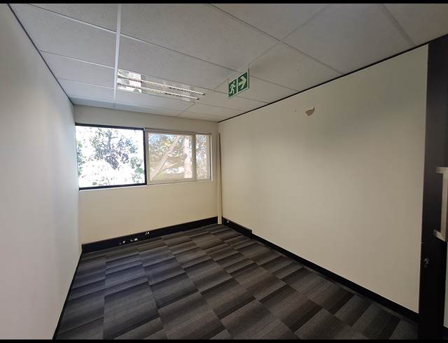 104M² OFFICE TO LET IN HYDE PARK