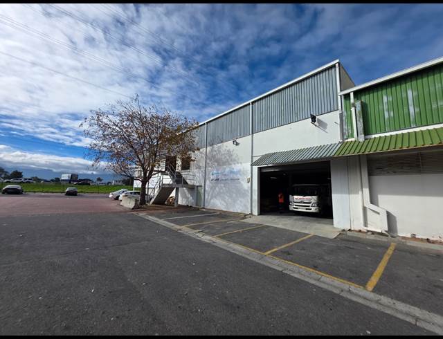 700M² RETAIL TO LET IN STRAND CENTRAL