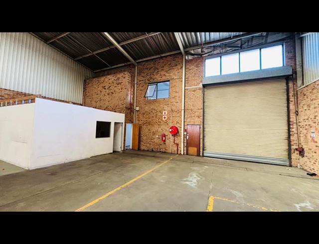 850M² WAREHOUSE TO LET IN STORMILL