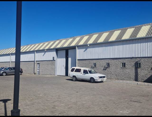 1,960M² WAREHOUSE TO LET IN RETREAT