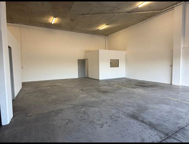 226M² WAREHOUSE TO LET IN HALFWAY HOUSE