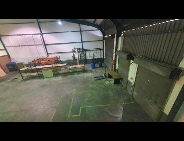 560M² WAREHOUSE TO LET IN JET PARK