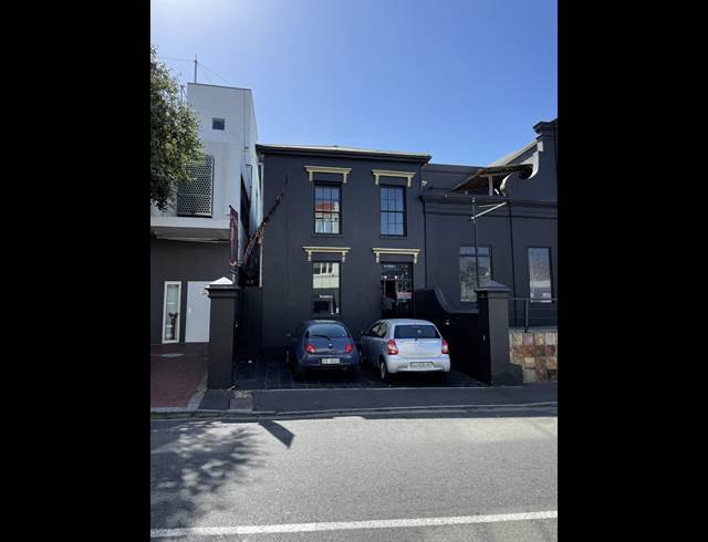 195M² BUILDING TO LET IN GARDENS