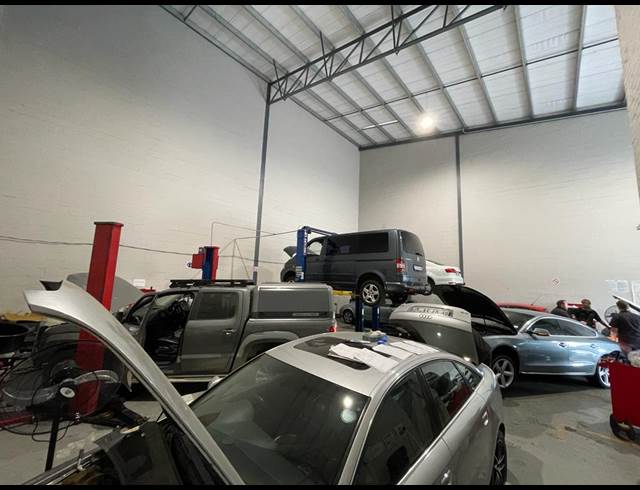 342M² WAREHOUSE RENTED IN STIKLAND INDUSTRIAL