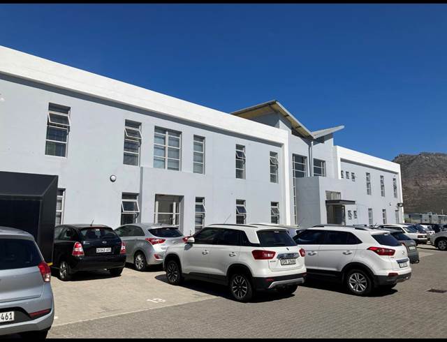 1,136M² BUILDING RENTED IN CAPRICORN