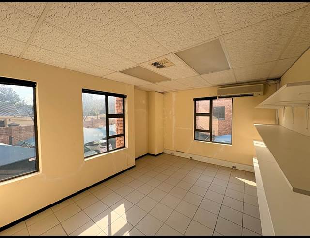 144M² OFFICE TO LET IN FOURWAYS