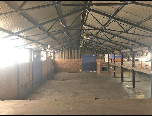2,800M² WORKSHOP TO LET IN SEBENZA