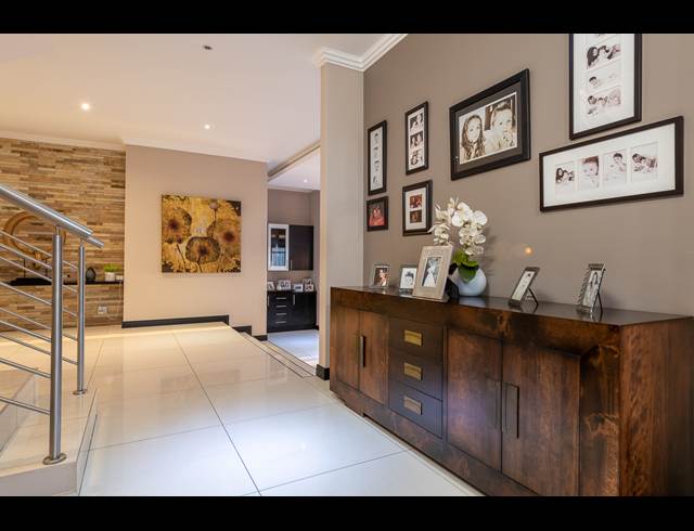 4 BEDROOM HOUSE TO LET IN EYE OF AFRICA ESTATE