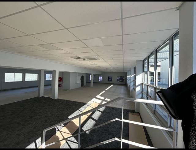 2,480M² OFFICE TO LET IN CLAREMONT