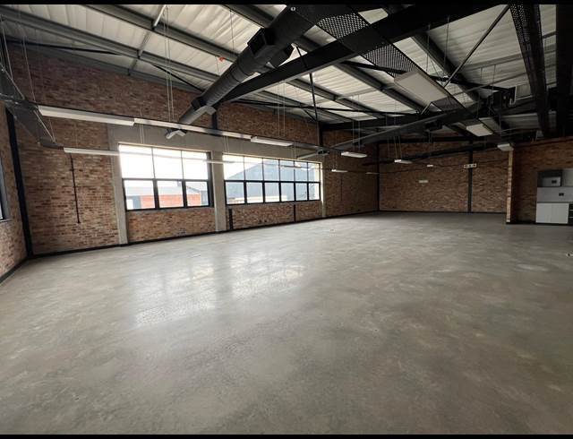 2,991.68M² WAREHOUSE TO LET IN RIVERSANDS