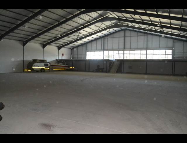1,560M² WAREHOUSE TO LET IN KILLARNEY GARDENS