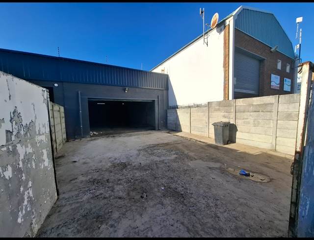 182M² WAREHOUSE TO LET IN STIKLAND INDUSTRIAL