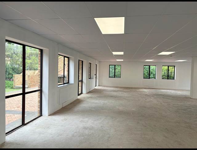 402M² OFFICE TO LET IN VORNA VALLEY
