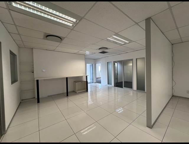 187M² OFFICE TO LET IN GREENSTONE HILL