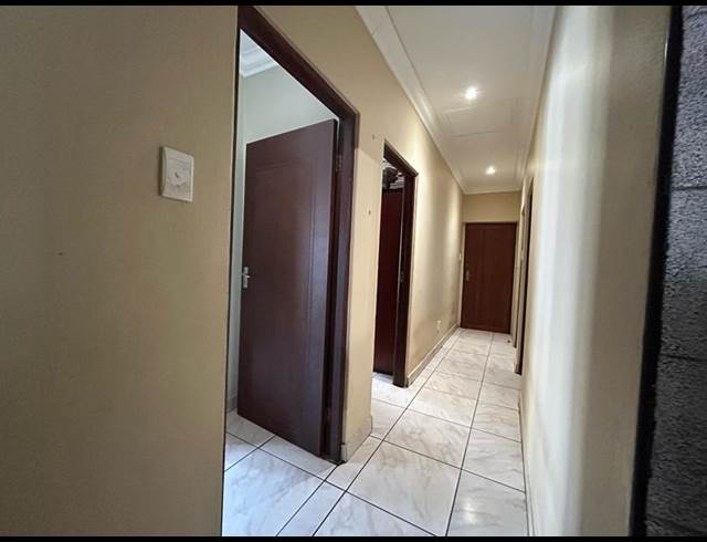 5 BEDROOM HOUSE TO LET IN MELODIE