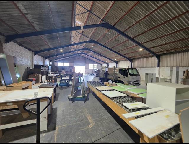 747M² WAREHOUSE TO LET IN SOMERSET WEST CENTRAL