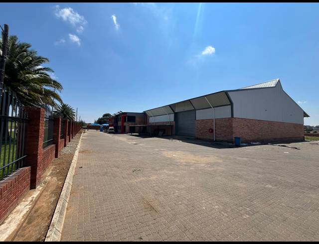 3,200M² WAREHOUSE TO LET IN WITHOK ESTATE