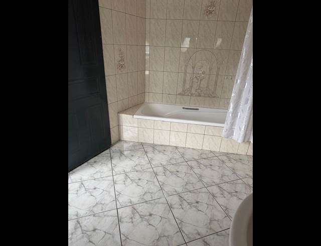 1 bed property to rent in GLENVISTA