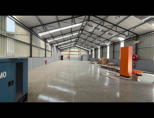 750M² WAREHOUSE TO LET IN EASTLEIGH