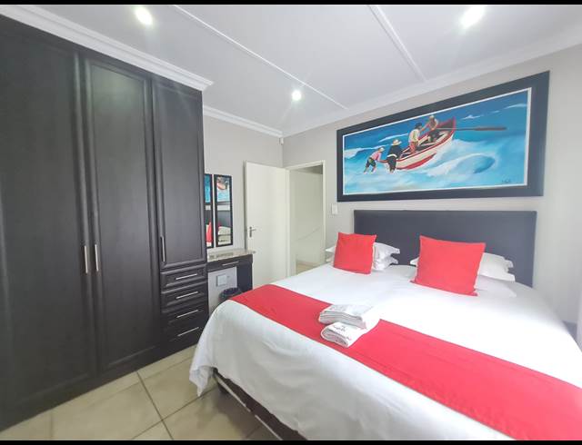 3 BEDROOM DUET TO LET IN BIRDSWOOD