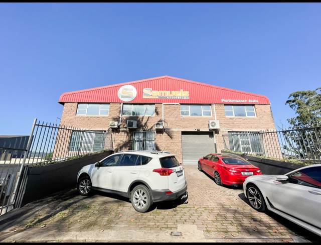 1,120M² WAREHOUSE TO LET IN NEW GERMANY