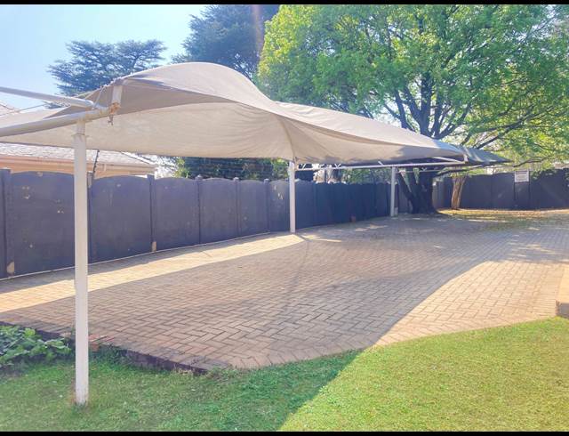 220M² OFFICE TO LET IN EMMARENTIA