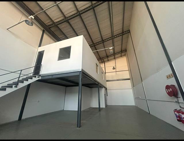 284M² WAREHOUSE TO LET IN MEADOWDALE
