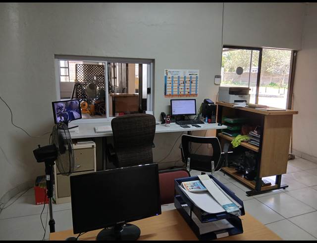 Business property to rent in BRENTWOOD PARK