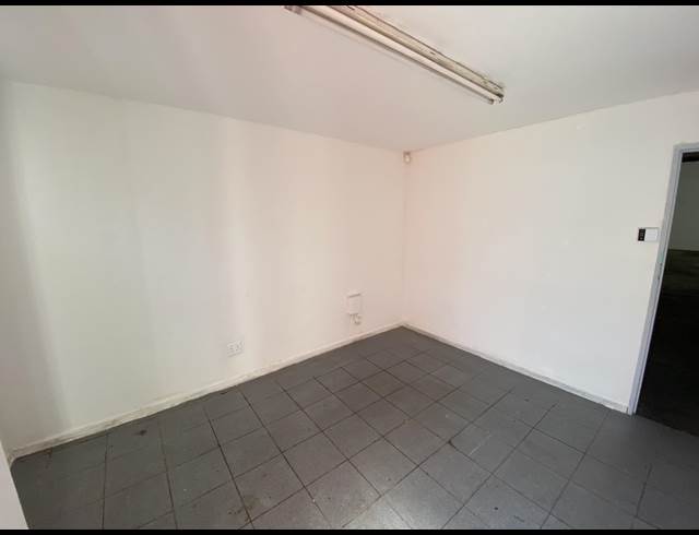 296M² WAREHOUSE TO LET IN SPRINGFIELD