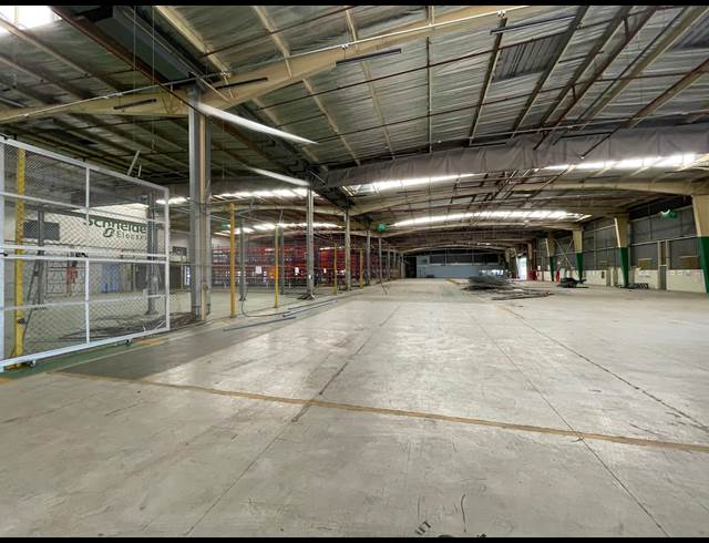 11,924M² WAREHOUSE TO LET IN HALFWAY HOUSE