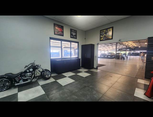 5,000M² SHOWROOM TO LET IN GEZINA