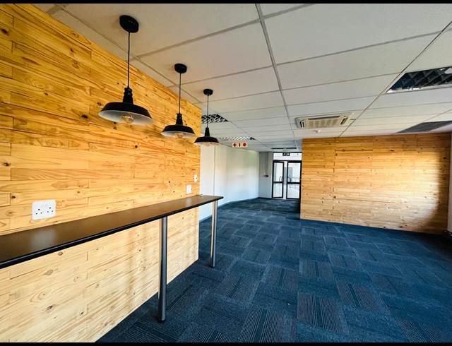 3,156M² OFFICE TO LET IN VORNA VALLEY