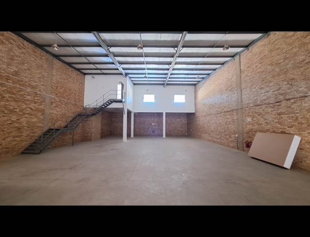 680M² WAREHOUSE TO LET IN NORTH RIDING