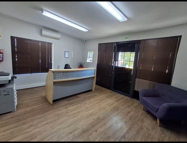 180M² OFFICE TO LET IN VINCENT