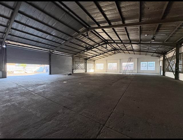 1,025M² WAREHOUSE TO LET IN NEW GERMANY