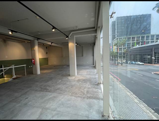 205M² RETAIL TO LET IN DE WATERKANT