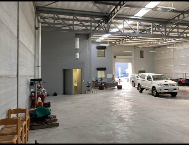 772M² WAREHOUSE TO LET IN EVERITE INDUSTRIA