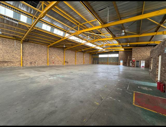 1,300M² WAREHOUSE TO LET IN ROBERTVILLE