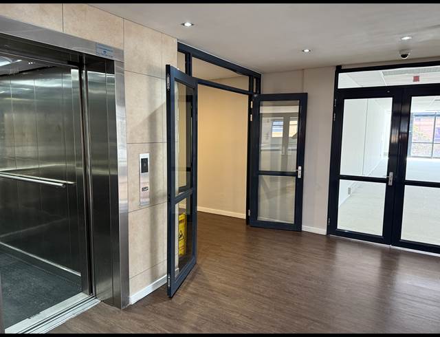 346.80M² OFFICE TO LET IN PLATTEKLOOF 3